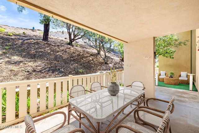 224 Oakleaf Drive 105, Thousand Oaks, CA 91360