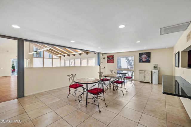 224 Oakleaf Drive 105, Thousand Oaks, CA 91360