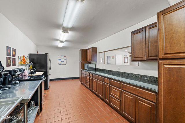 224 Oakleaf Drive 105, Thousand Oaks, CA 91360