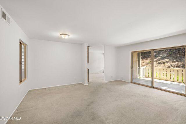 224 Oakleaf Drive 105, Thousand Oaks, CA 91360