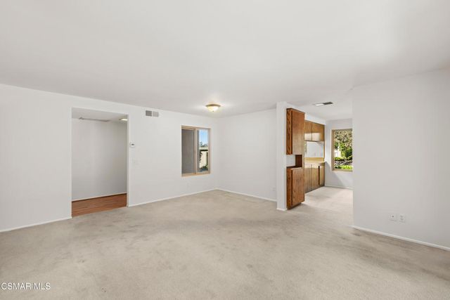 224 Oakleaf Drive 105, Thousand Oaks, CA 91360