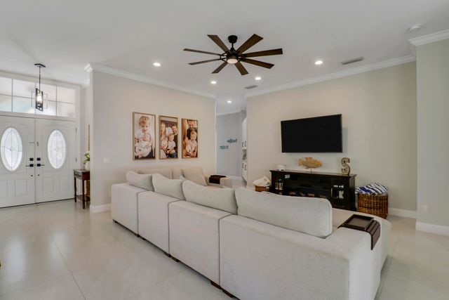 167 E Hampton Way, Jupiter, FL 33458