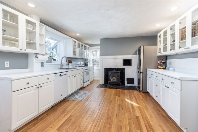 1076 Adams St, Boston, MA 02124