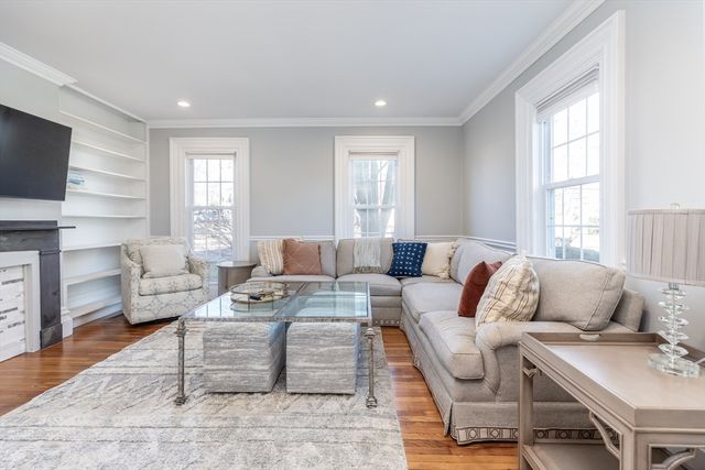 1076 Adams St, Boston, MA 02124