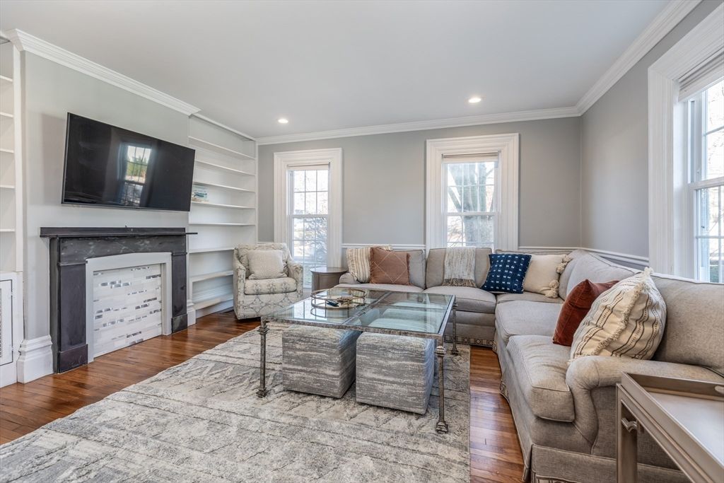 1076 Adams St, Boston, MA 02124