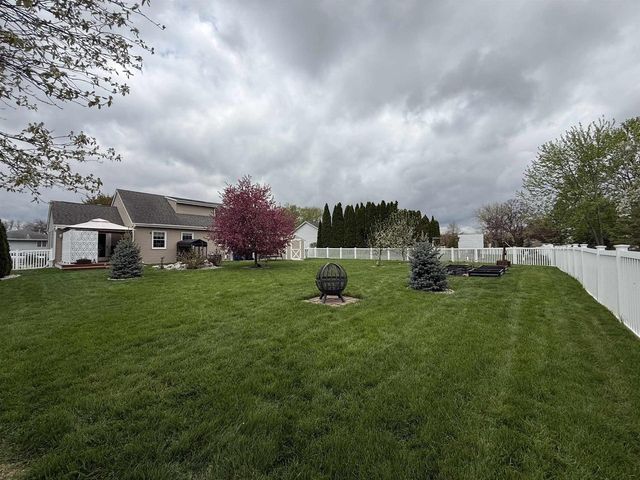 938 Nantucket Drive, Janesville, WI 53546
