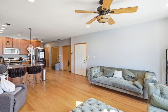 4135 S Vincennes Avenue 3N, Chicago, IL 60653