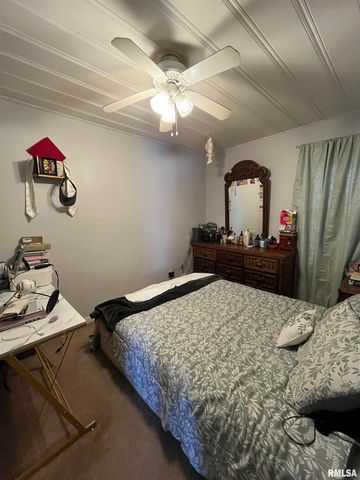 421 N 21ST Street, Herrin, IL 62948