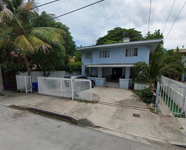 652 NW 1st Street, Miami, FL 33128