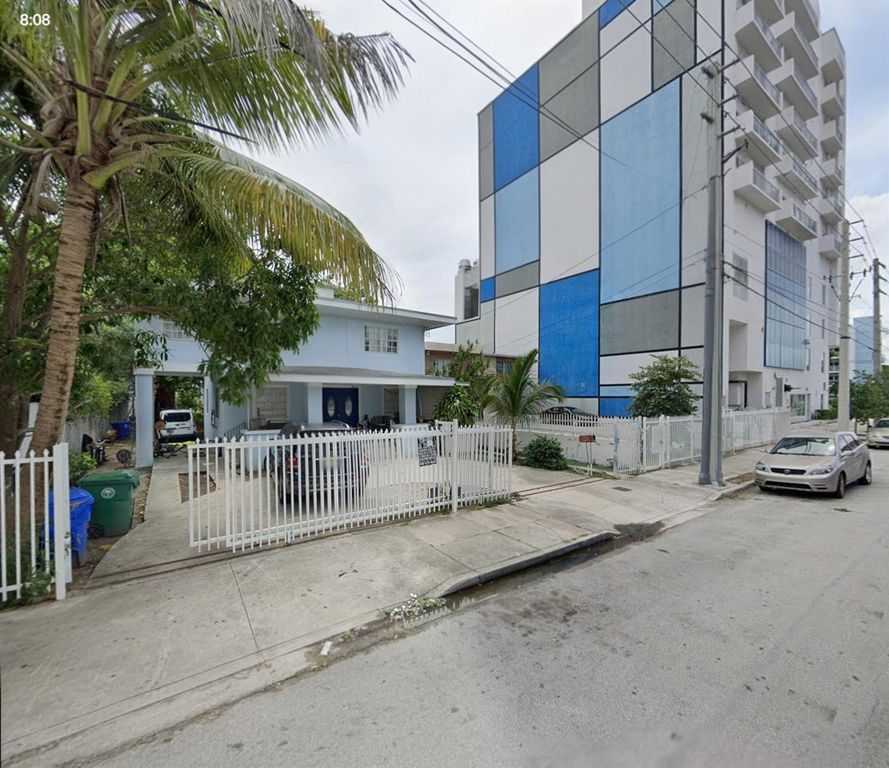 652 NW 1st Street, Miami, FL 33128