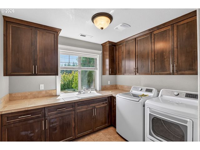 6173 LILLIAN St Se, Salem, OR 97306