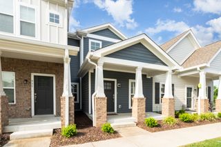 933 Ashland Place Dr, Nashville, TN 37218