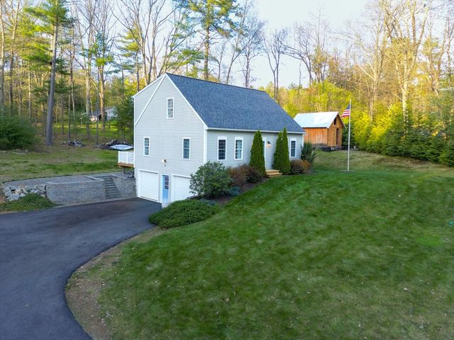 15 Oak Dr, West Brookfield, MA 01585