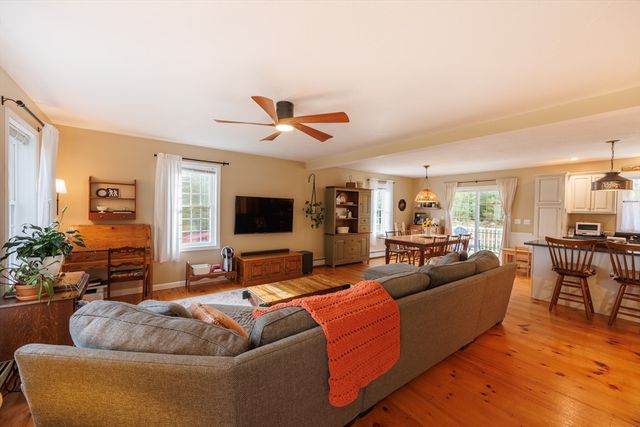 15 Oak Dr, West Brookfield, MA 01585