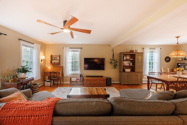 15 Oak Dr, West Brookfield, MA 01585