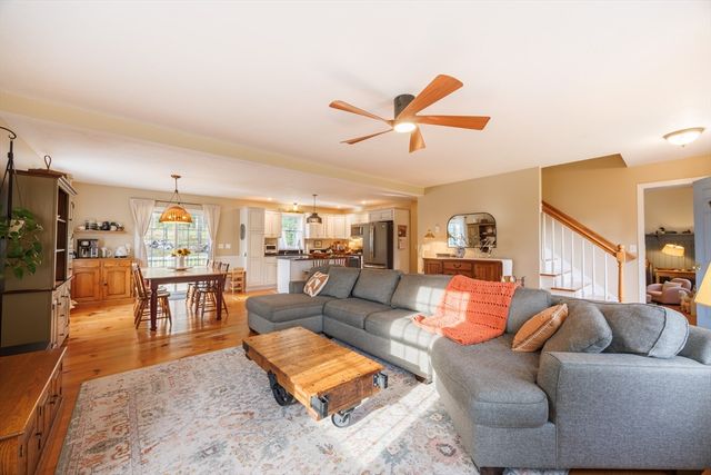 15 Oak Dr, West Brookfield, MA 01585
