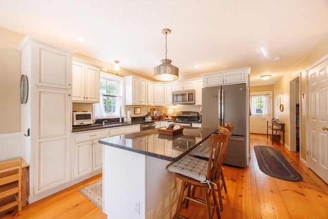 15 Oak Dr, West Brookfield, MA 01585