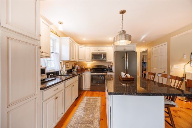 15 Oak Dr, West Brookfield, MA 01585