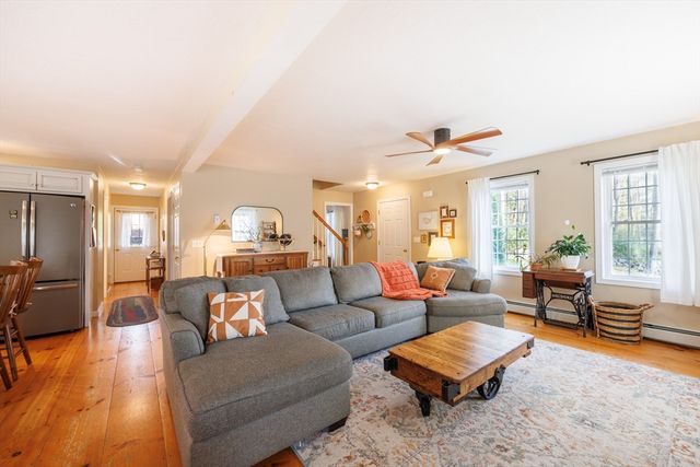 15 Oak Dr, West Brookfield, MA 01585