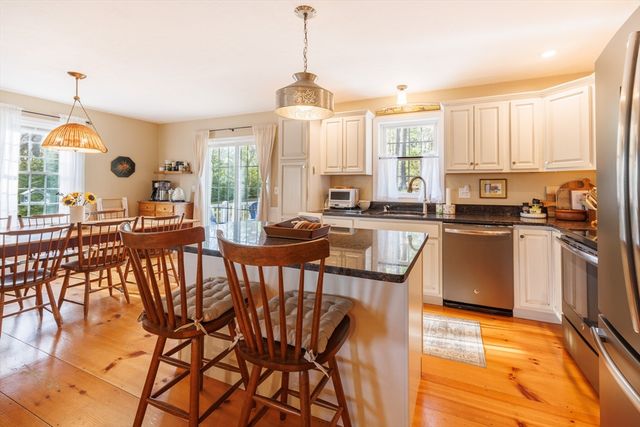 15 Oak Dr, West Brookfield, MA 01585