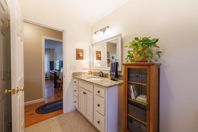 15 Oak Dr, West Brookfield, MA 01585
