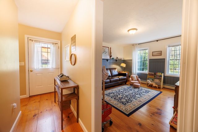 15 Oak Dr, West Brookfield, MA 01585