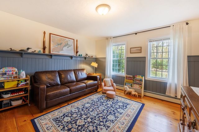 15 Oak Dr, West Brookfield, MA 01585