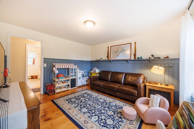15 Oak Dr, West Brookfield, MA 01585