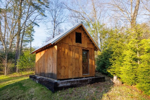 15 Oak Dr, West Brookfield, MA 01585