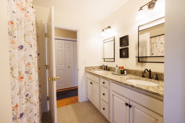 15 Oak Dr, West Brookfield, MA 01585