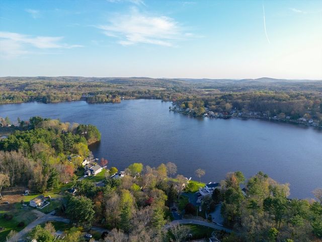 15 Oak Dr, West Brookfield, MA 01585