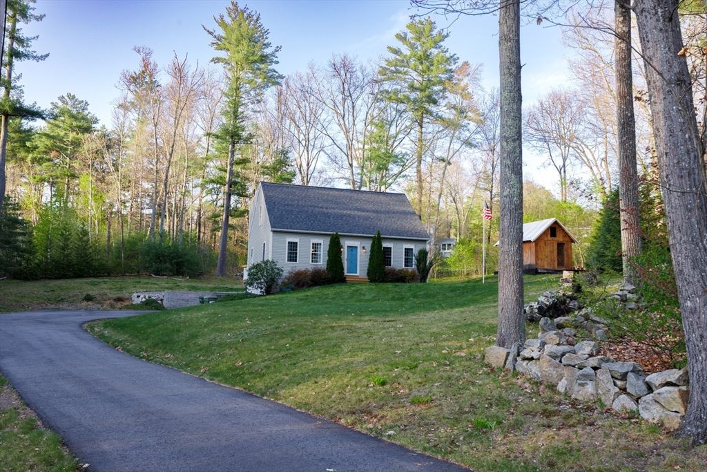 15 Oak Dr, West Brookfield, MA 01585