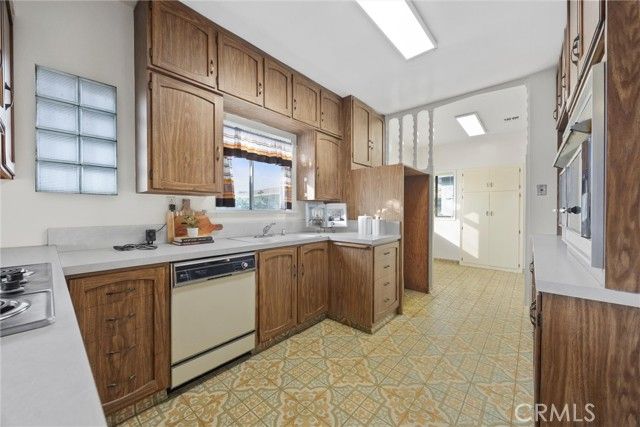 240 S Real, Bakersfield, CA 93309