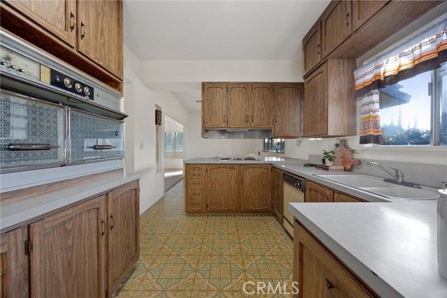 240 S Real, Bakersfield, CA 93309