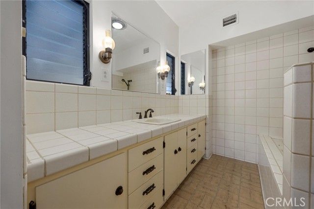 240 S Real, Bakersfield, CA 93309