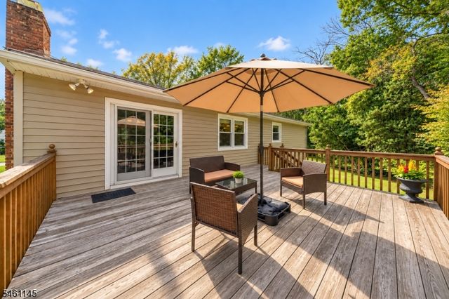 27 Fawn Cir, Berkeley Heights Twp., NJ 07922