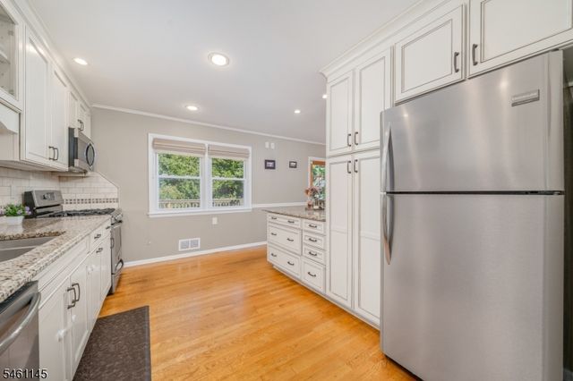 27 Fawn Cir, Berkeley Heights Twp., NJ 07922