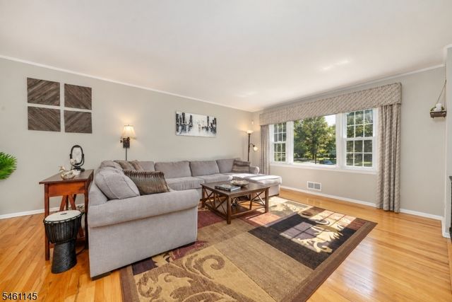 27 Fawn Cir, Berkeley Heights Twp., NJ 07922