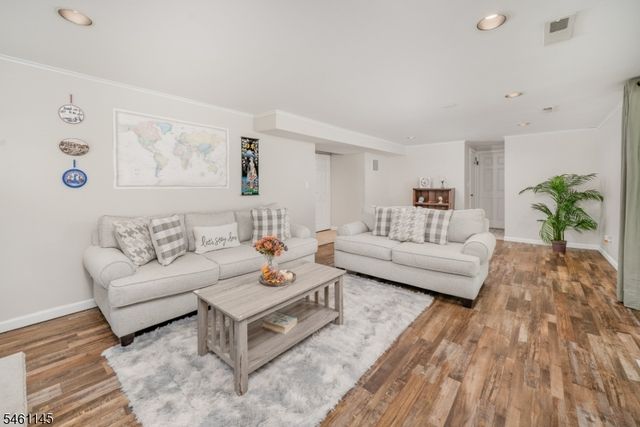 27 Fawn Cir, Berkeley Heights Twp., NJ 07922