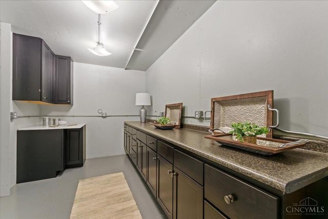 1302 Main Street, Cincinnati, OH 45202