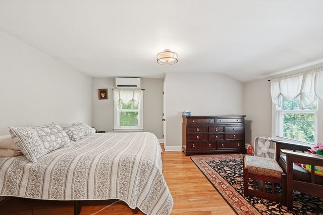 67 Thurston Ave, Northbridge, MA 01588