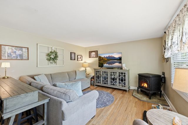 67 Thurston Ave, Northbridge, MA 01588