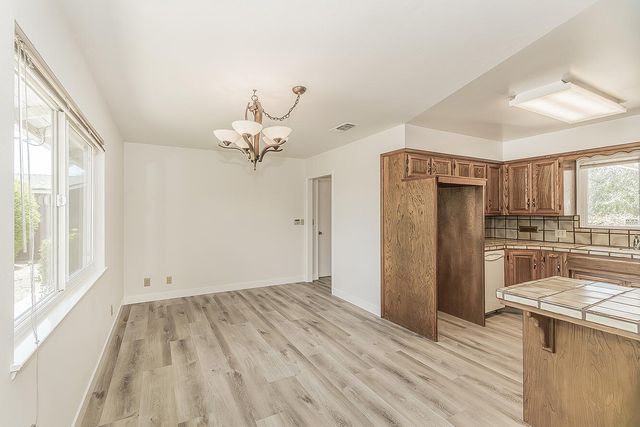 862 N Bates Avenue, Dinuba, CA 93618