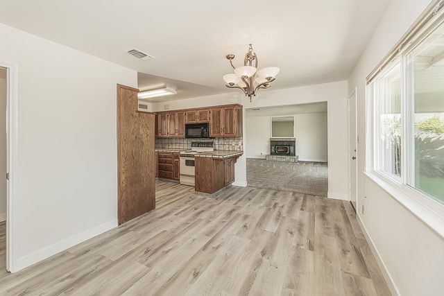 862 N Bates Avenue, Dinuba, CA 93618