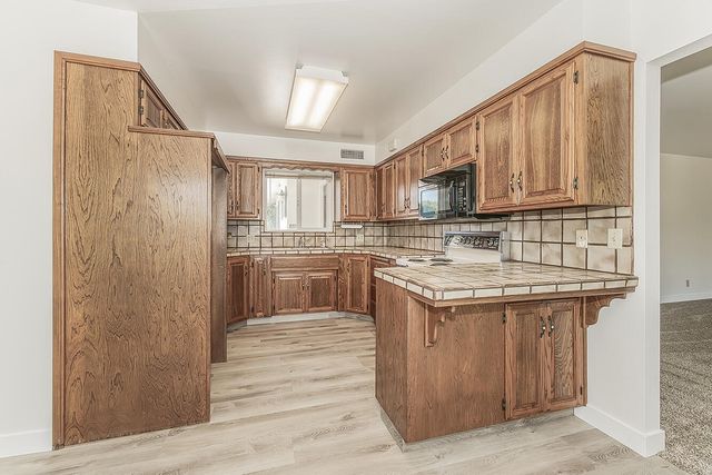 862 N Bates Avenue, Dinuba, CA 93618