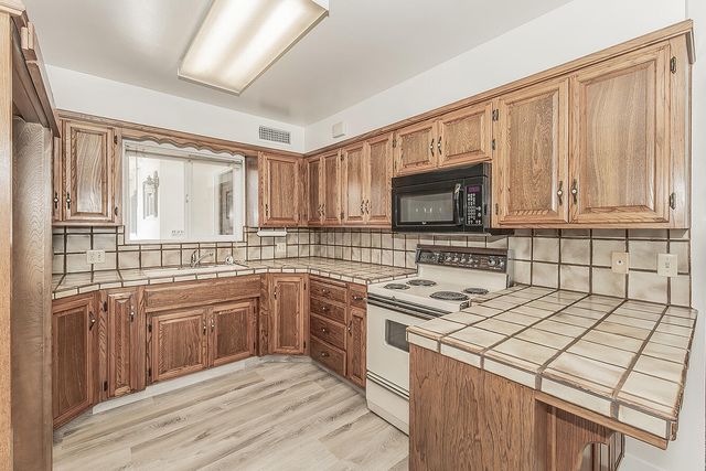 862 N Bates Avenue, Dinuba, CA 93618