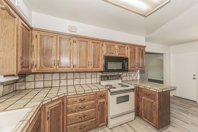 862 N Bates Avenue, Dinuba, CA 93618