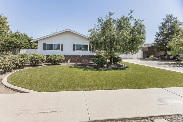 862 N Bates Avenue, Dinuba, CA 93618