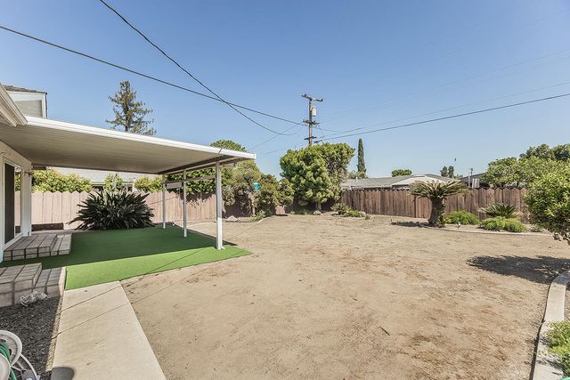 862 N Bates Avenue, Dinuba, CA 93618