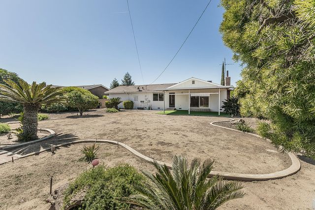 862 N Bates Avenue, Dinuba, CA 93618